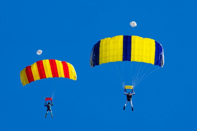 La experiencia de salto tándem parapente revoluciona el ocio aéreo en España