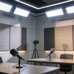La sala de reuniones que ya no sirve solo para reunirse: cómo las empresas están convirtiendo sus espacios en pequeños platós audiovisuales
