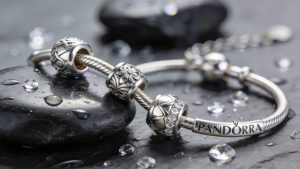 ¿Las joyas Pandora se pueden mojar?